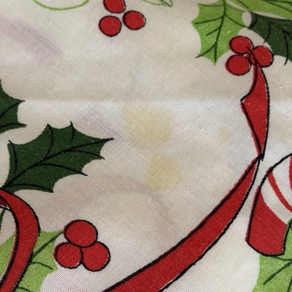 VTG Christmas Tablecloth Oval 58x89 Poinsettia Holly Ribbon Doves‎ Holiday Decor